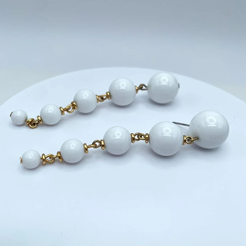 Vintage Gold-Tone White Graduated Design Lucite Ball Bead Charm Drop Earrings